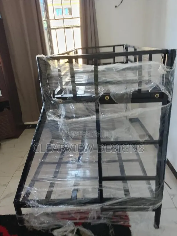 Strong Metal Double Bunk Bed – Durable and Space Saving · Photo 1