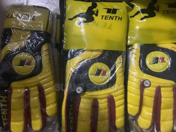 Goalkeeper Gloves · Photo 1