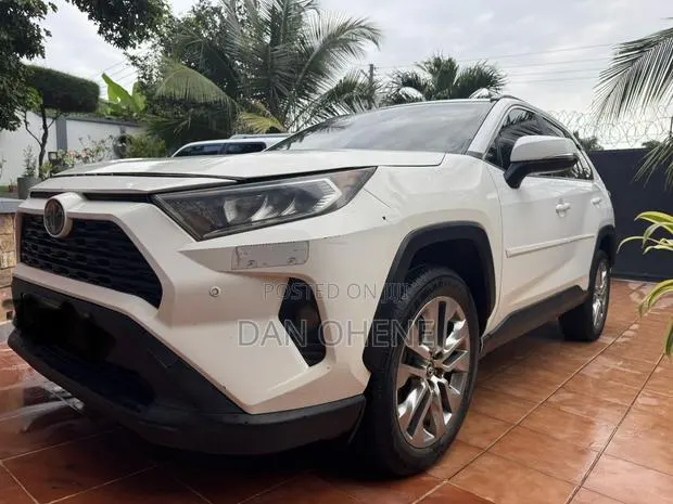Toyota RAV4 2020 White · Photo 1