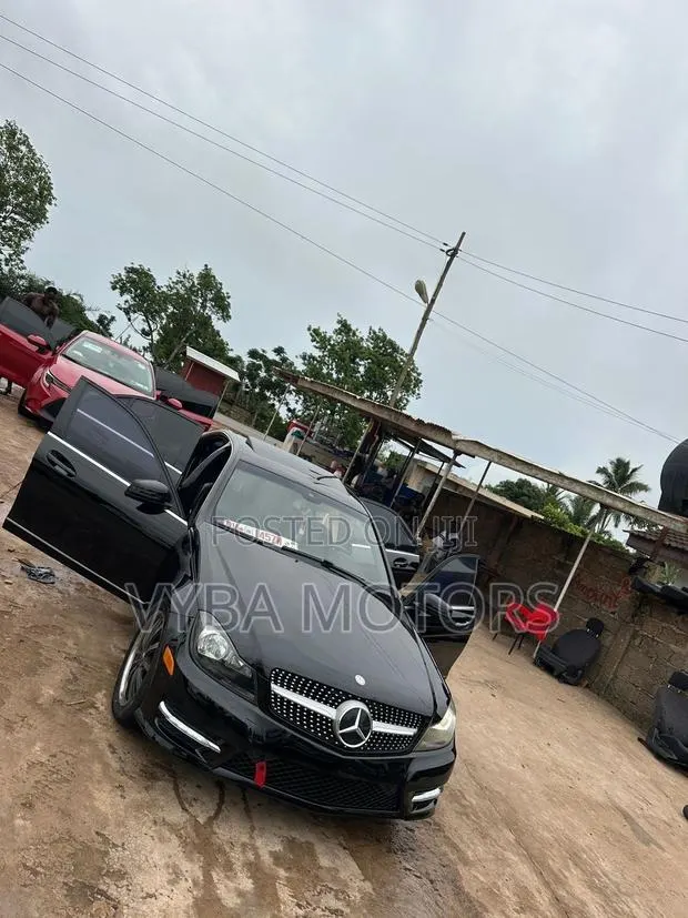 Mercedes-Benz C300 2014 Black · Photo 1
