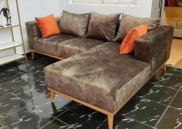 Modern L-Shaped Sectional Sofa With a Chaise Lounge. · Photo 1