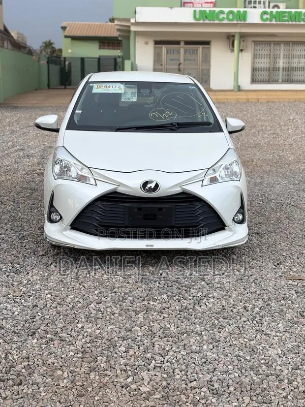 Toyota Vitz 1.3 AWD 5dr 2017 White · Photo 1