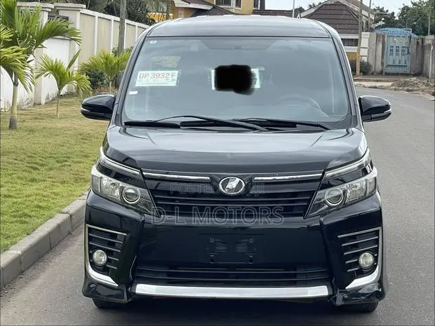 Toyota Voxy X 4WD 7-Seater 2014 Black · Photo 1