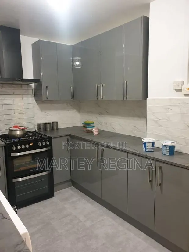U Shape Kitchen Cabinets · Photo 1