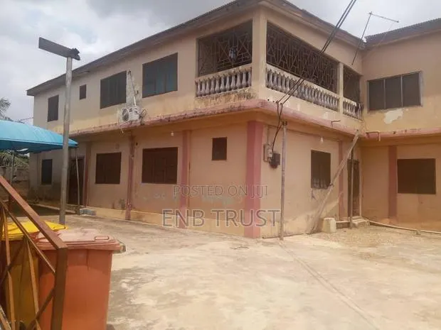 20bdrm Apartment in Last Stop for sale · Photo 1