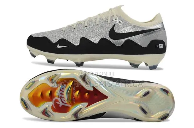 Football Shoes · Photo 1