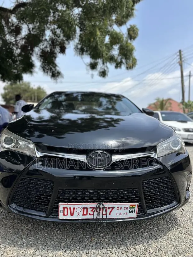 Toyota Camry LE 4dr Sedan (2.5L 4cyl 6A) 2016 Black · Photo 1