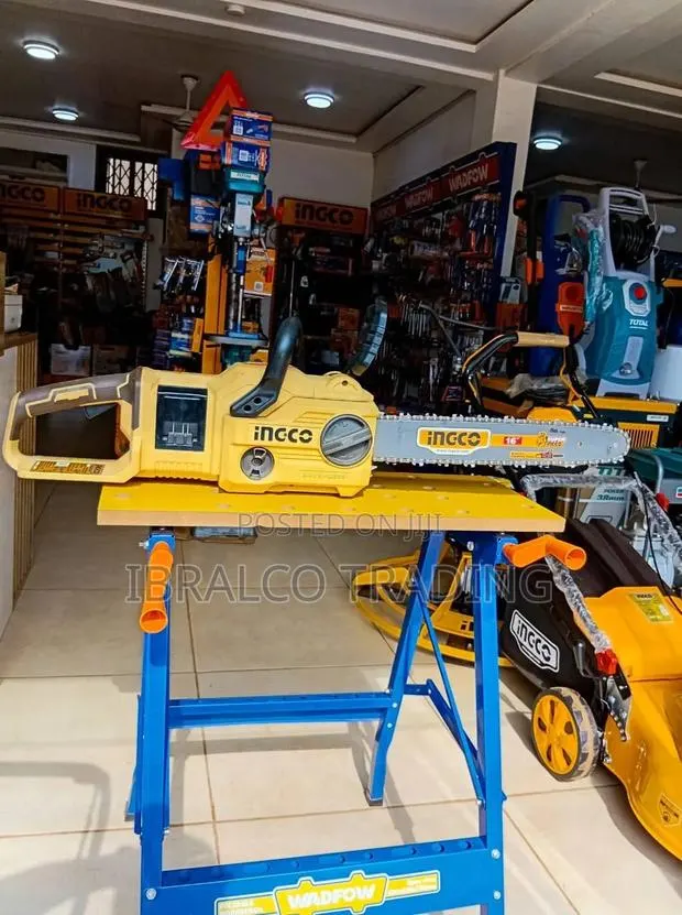 Cordless Chain Saw · Photo 1
