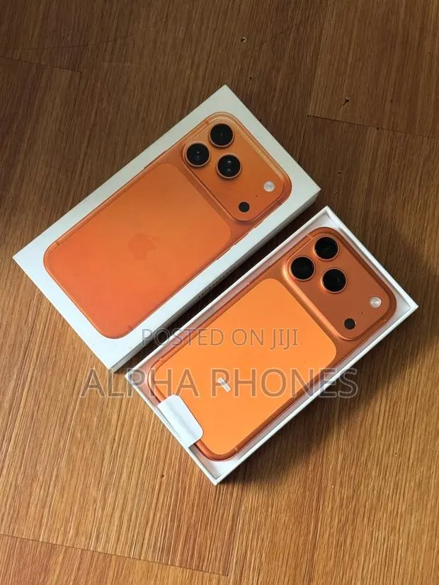 Apple iPhone 17 Pro Max 512 GB Orange · Photo 1
