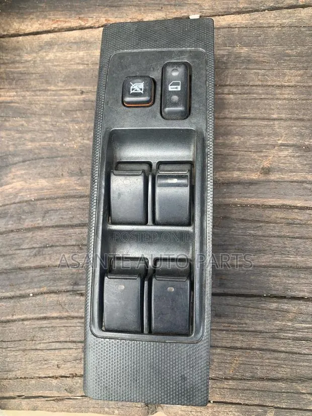 Toyota Avensis Door Switch · Photo 1