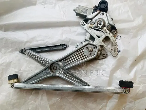 Toyota Hilux KUN15 2005-2015 Door Machine · Photo 1