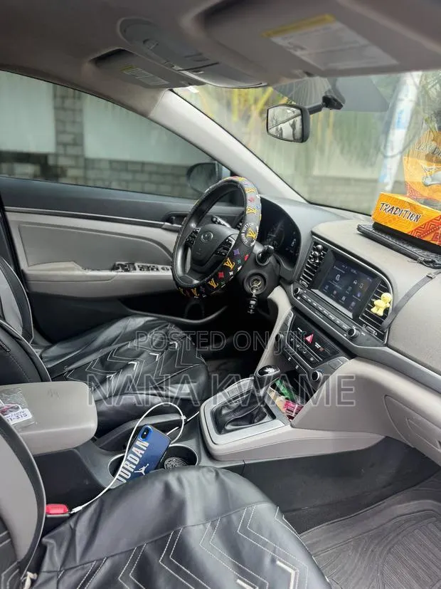 Hyundai Elantra 2018 Gray · Photo 1