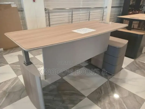 Executive Desk Height Adjustable · Photo 1