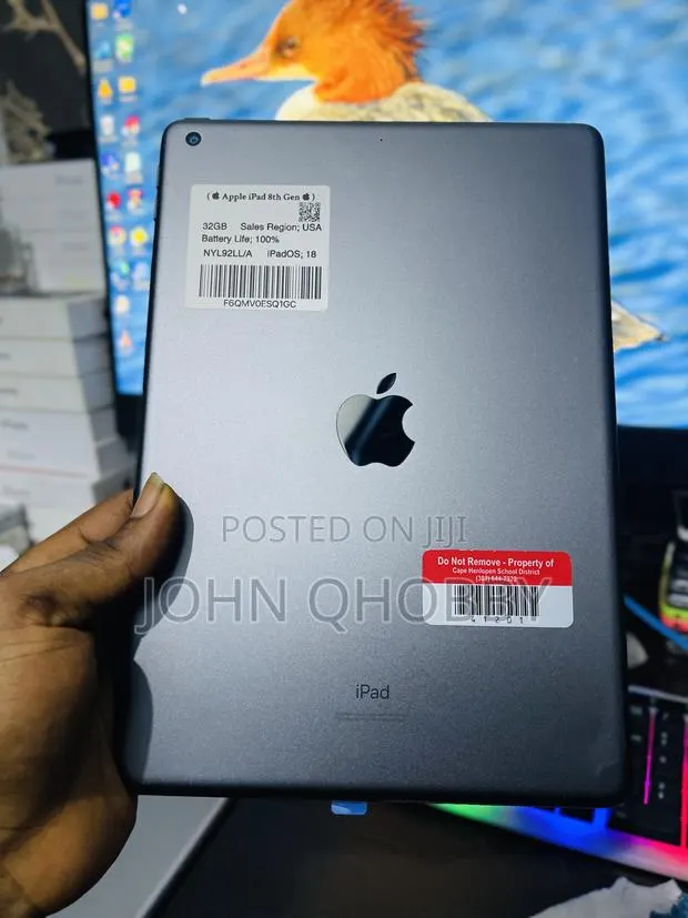 Apple iPad 10.2 (2020) 32 GB Gray · Photo 1