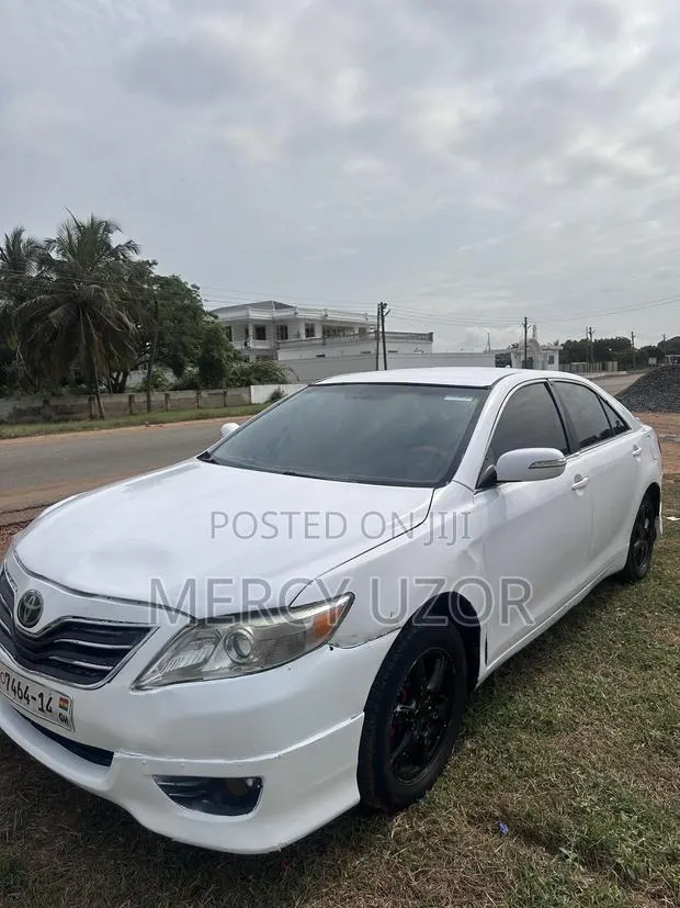 Toyota Camry SE 4dr Sedan (2.5L 4cyl 6AM) 2010 White · Photo 1