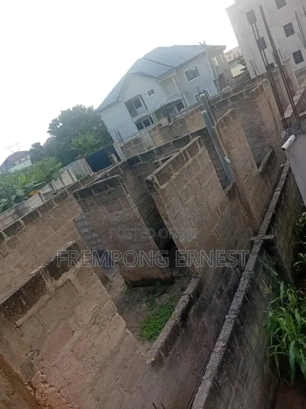 Uncompleted Building · Photo 1