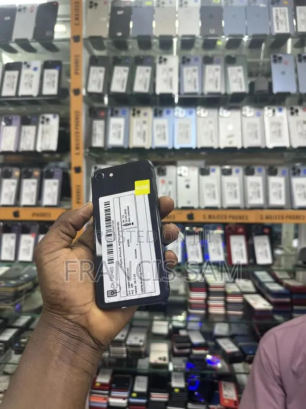 Apple iPhone 8 64 GB Black · Photo 1