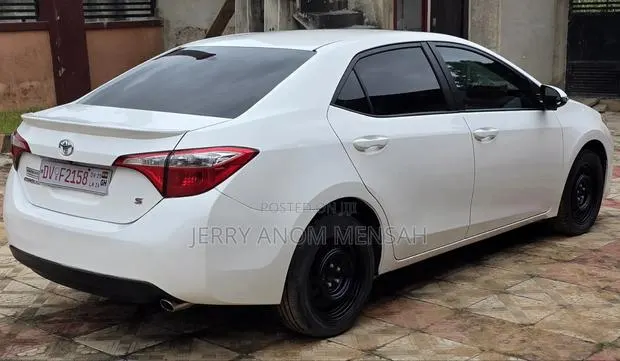 Toyota Corolla 2016 White · Photo 1