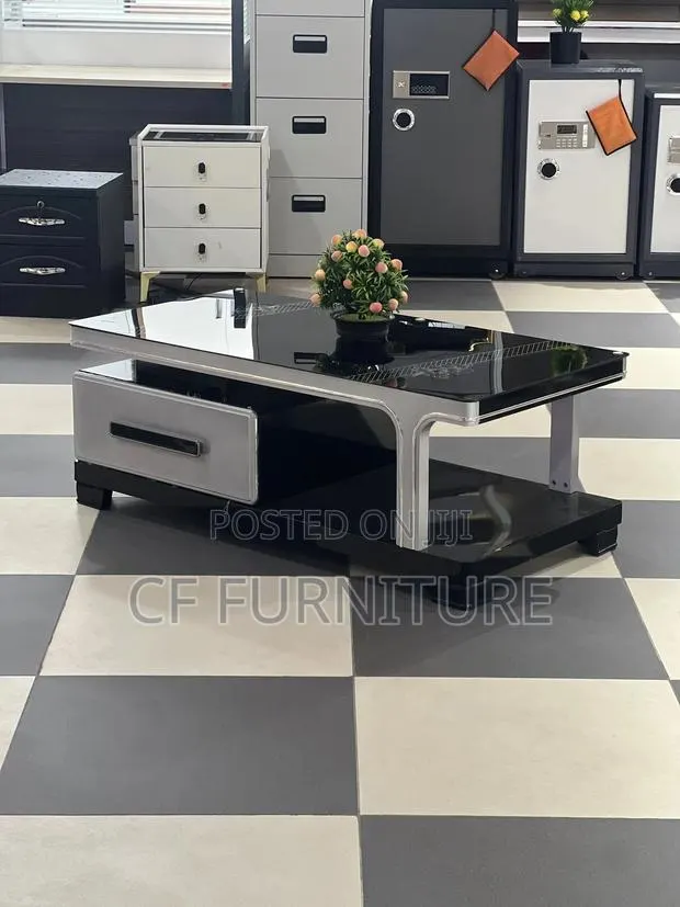 Modern High-Gloss Centre Table · Photo 1