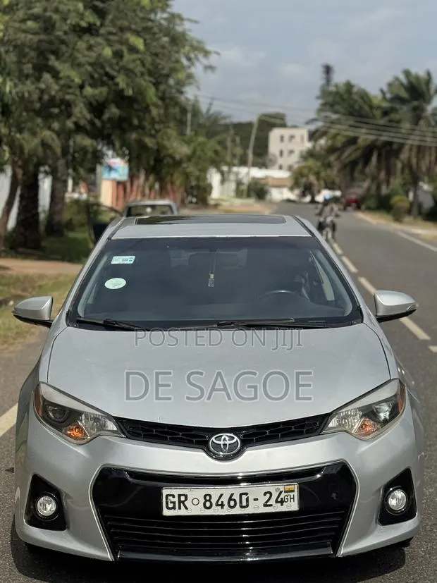 Toyota Corolla S 4dr Sedan (1.8L 4cyl CVT) 2015 Gray · Photo 1