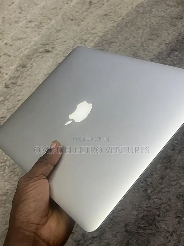 Laptop Apple MacBook Air 4GB Intel Core i5 HDD 128GB · Photo 1