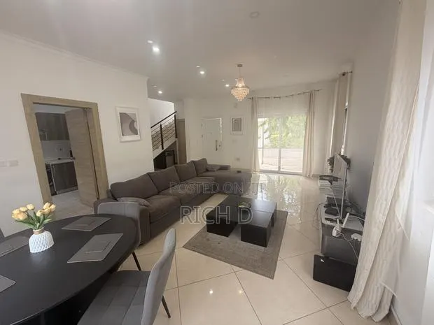 Furnished 3bdrm House in The Greens Estate, Community 25 for rent · Photo 1
