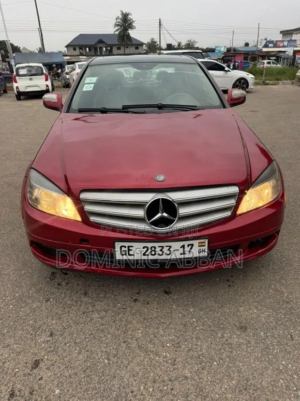 Mercedes-Benz C300 2010 Red · Photo 1