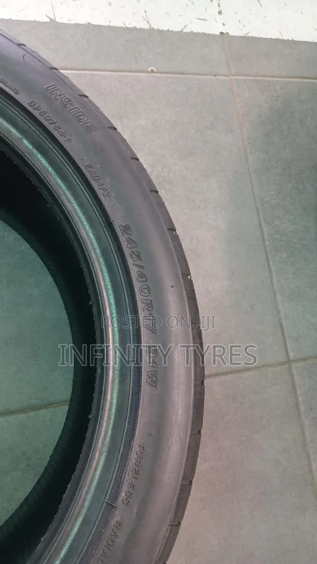 245/40r17- Potenza - Bridgestone · Photo 1