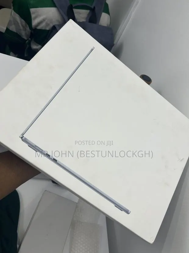New Laptop Apple MacBook Air 2025 M4 16GB Apple M4 SSD 256GB · Photo 1