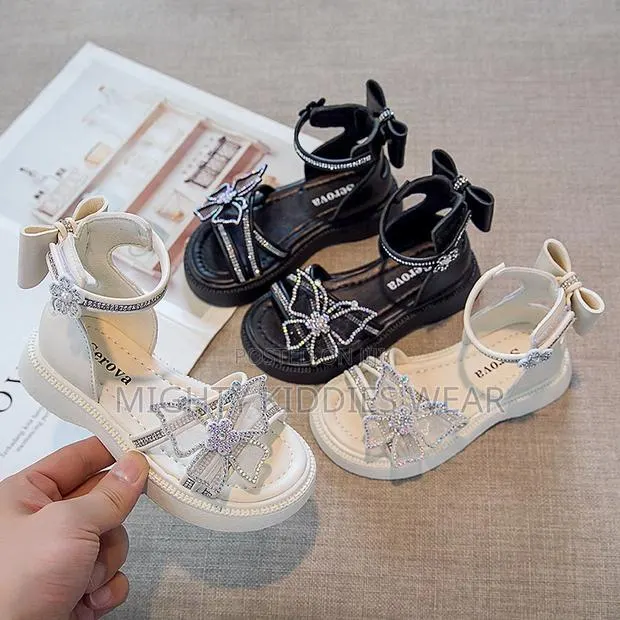 Girls Sandals Sizes 24-25 Only · Photo 1
