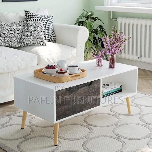Paflin’S Quality Center Table · Photo 1