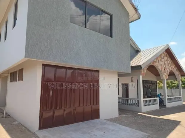 5bdrm Duplex in Community 20 Estate, Spintex for rent · Photo 1