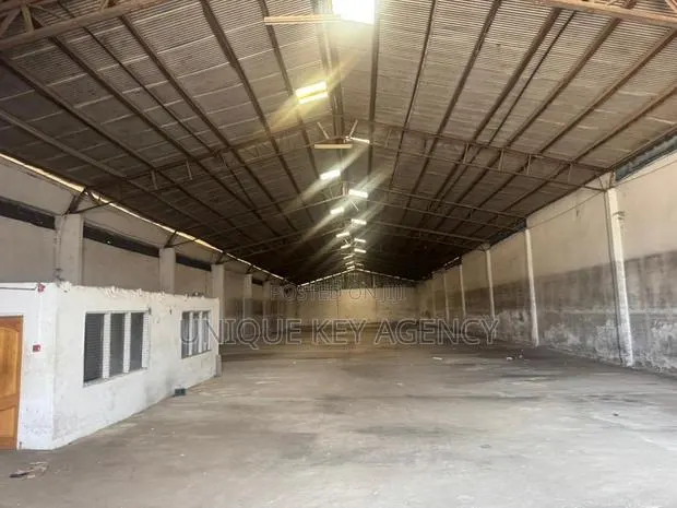 1300 Square Meters Warehouse in Dzorwulu · Photo 1