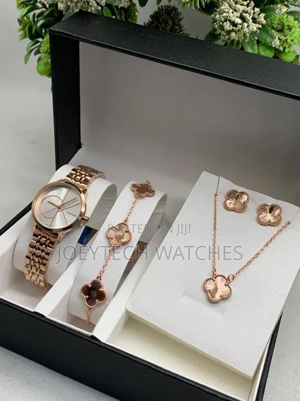 Rose Gold Van Cleefs Watch Set · Photo 1