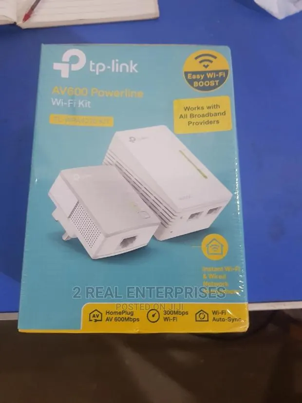 TP Link AV600 Powerline Wifi Kit TL-WPA4220 KIT · Photo 1