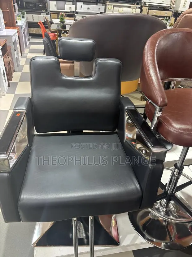 Barbering / Saloon Chair Black · Photo 1