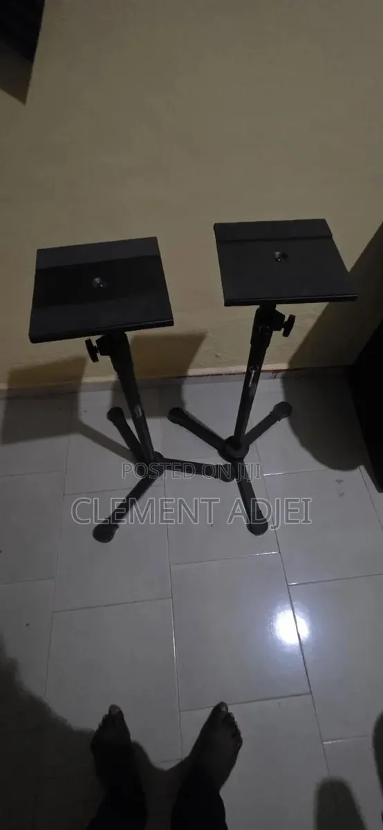 Studio Monitors Stand · Photo 1