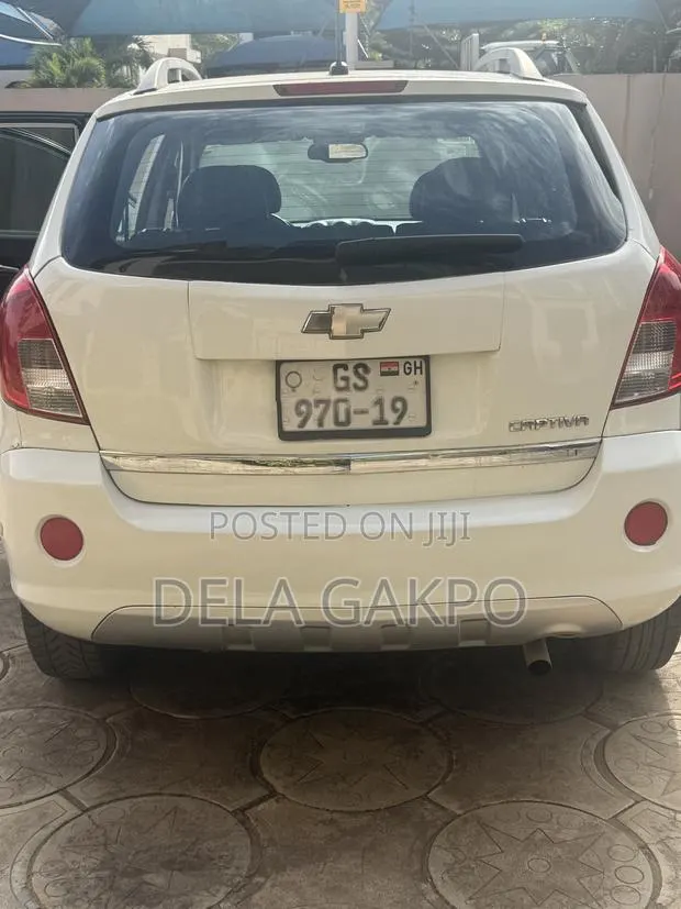 Chevrolet Captiva 2.4 2x4 2012 White · Photo 1