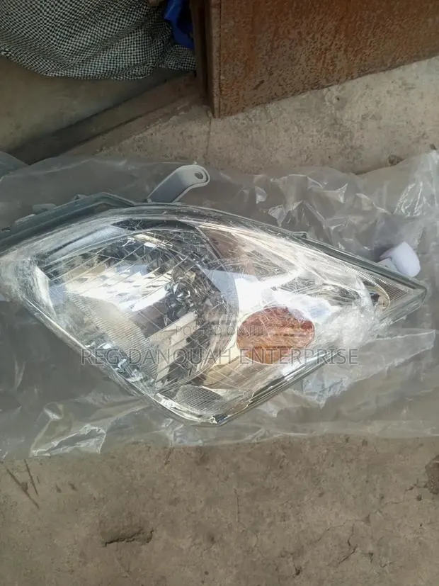 Toyota Land Cruiser Prado 2004,2005,2006 Head Light · Photo 1