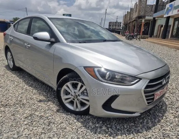 Hyundai Elantra SE Sedan FWD (2.0L 4cyl 6M) 2017 White · Photo 1