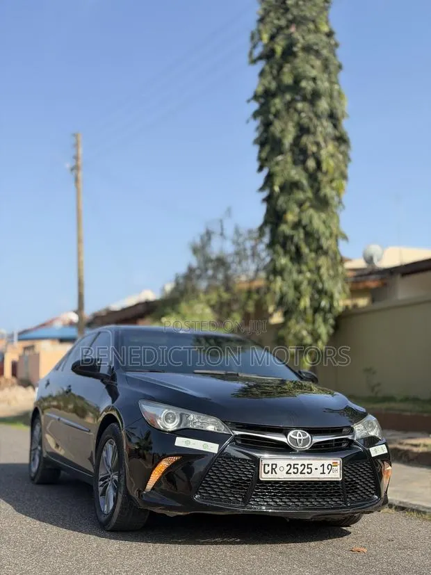 Toyota Camry SE 4dr Sedan (2.5L 4cyl 6A) 2017 Black · Photo 1