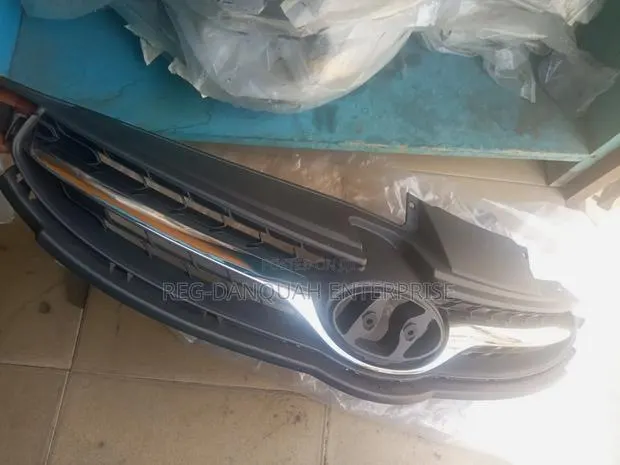 Hyundai Elantra 2012-2013 Top Grille · Photo 1