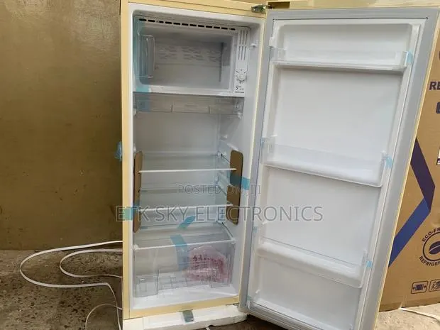 Well Made Pearl 176litres Top Freezer Fridge · Photo 1
