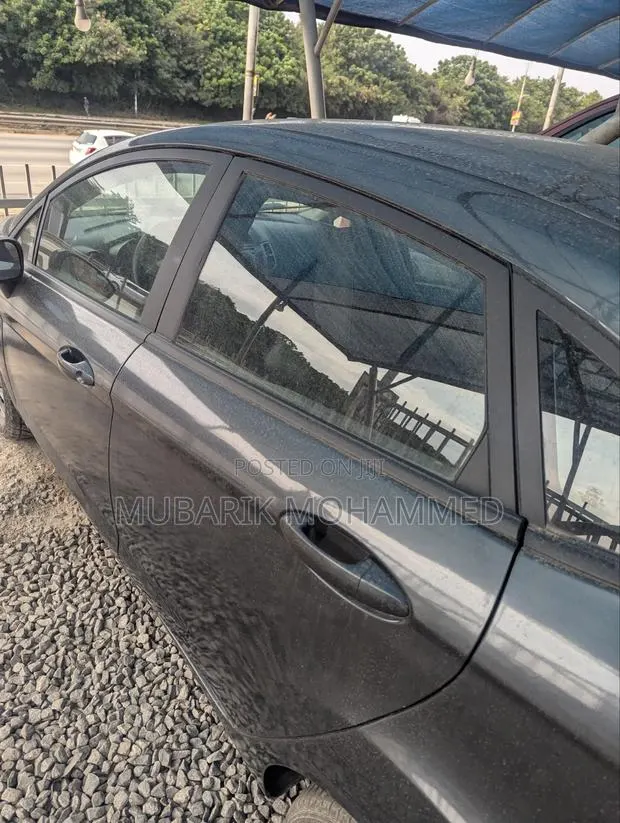 Ford Fiesta 2011 Gray · Photo 1