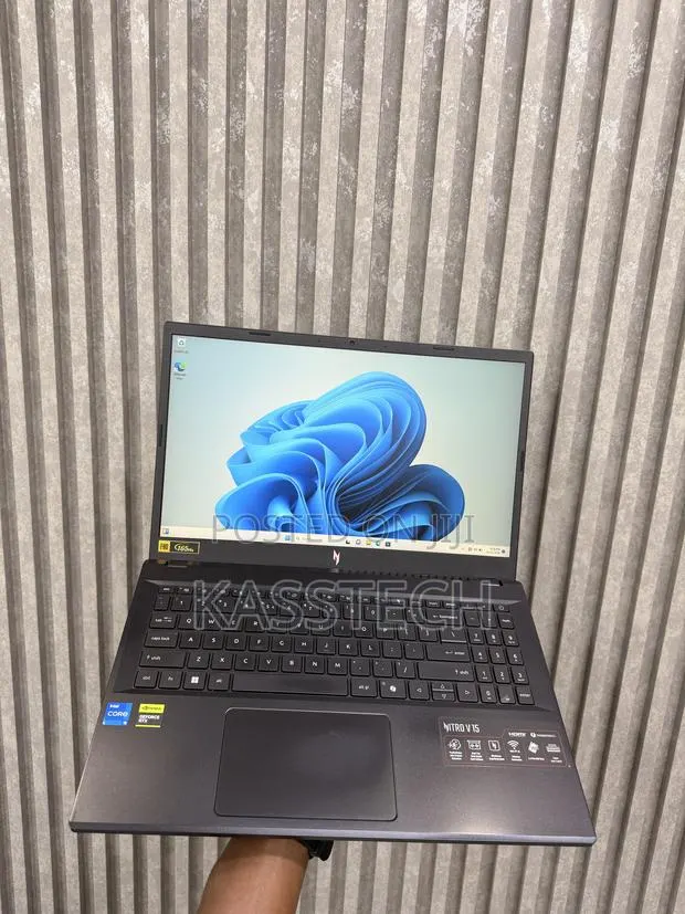 Laptop Acer Nitro V 15 16GB Intel Core i5 SSD 512GB · Photo 1