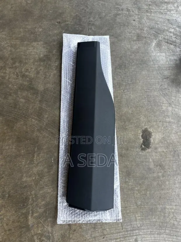 Toyota RAV4 2017 2018 2019 2020 2021 2022 Door Moulding · Photo 1