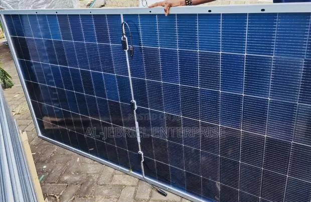 630 Watts Bifacial Solar Panel · Photo 1