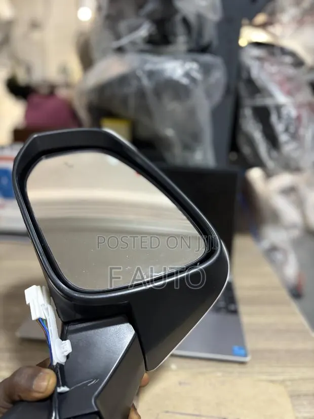 Toyota Highlander 2021,2022,2023 Driving Mirror Sensor With Light · Photo 1