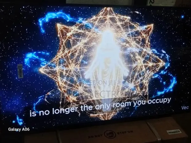 Samsung 43-Inch Smart Entertainment Display · Photo 1