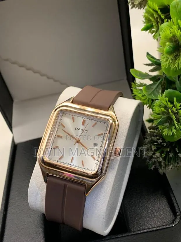 Casio Unisex Watch a Rectangular Case · Photo 1